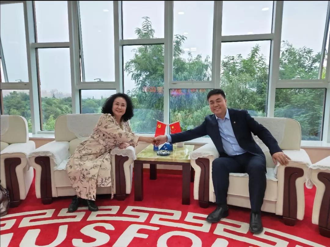 陆易斯通｜杨楠总裁考察九次方大数据公司