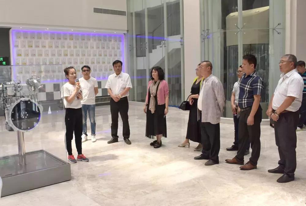 陆易斯通总裁杨楠受邀参加孟州市欧洲风情国际啤酒小镇项目正式奠基仪式
