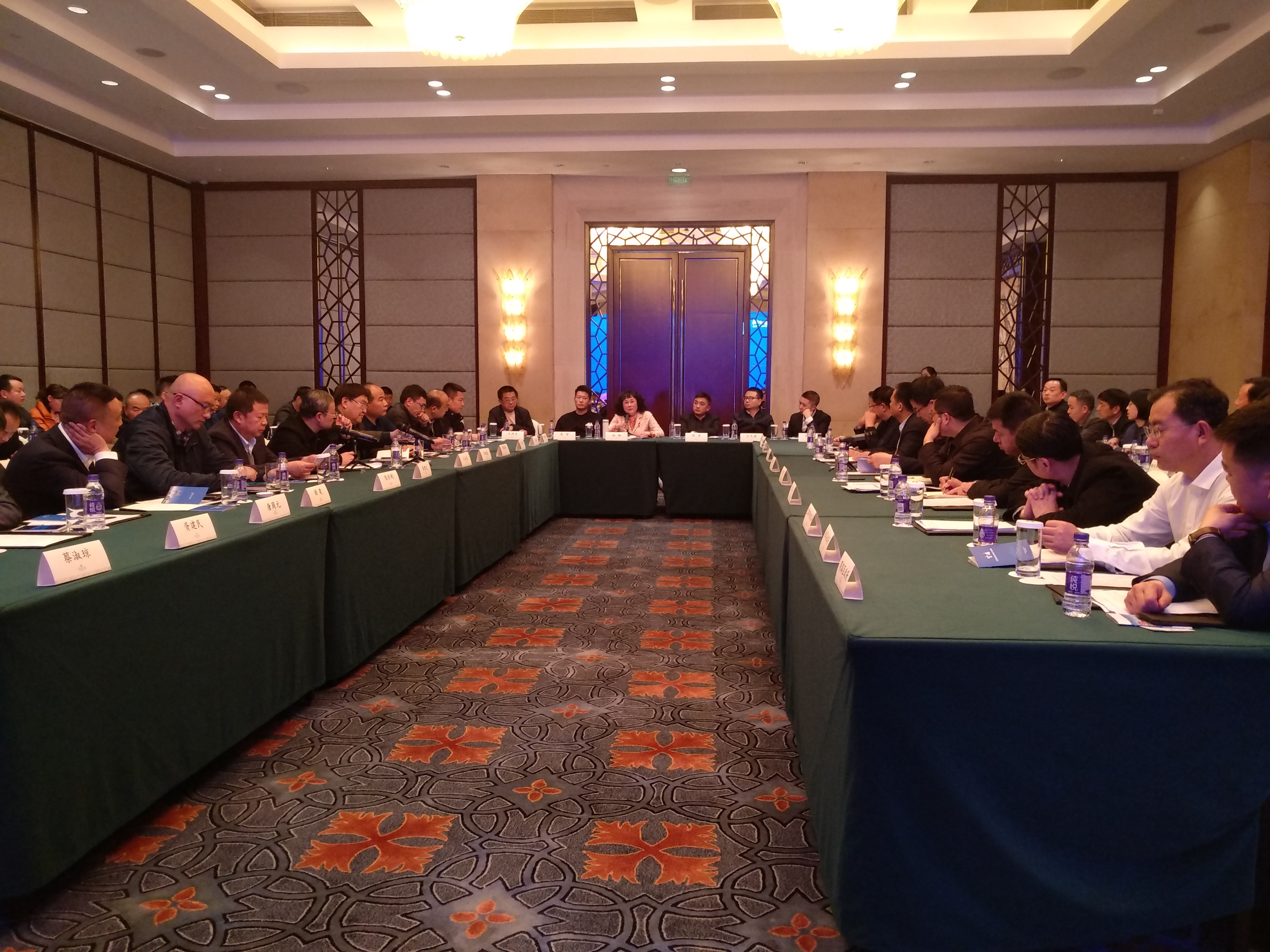 陆易斯通集团杨楠总裁应邀参加宝鸡市成都知名企业座谈会